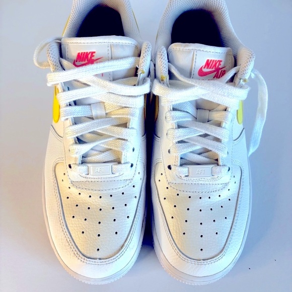 Nike Air Force 1 Women’s Sneakers SZ 8 White with Yellow Swoosh - Picture 6 of 7